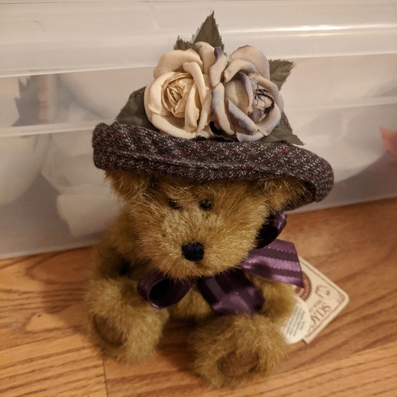 Boyd's Bear Cristiana Labearsley w/ Flowered Hat - Picture 3 of 6